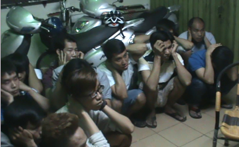 Thành phố Hồ Chí Minh “ Ô tô điên ” đâm hai xe máy, ba người nhập viện